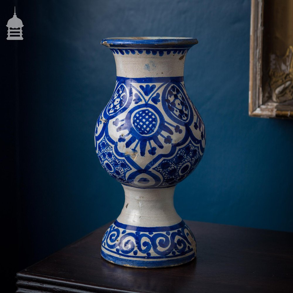 18th Century Elegant Blue and White Vase