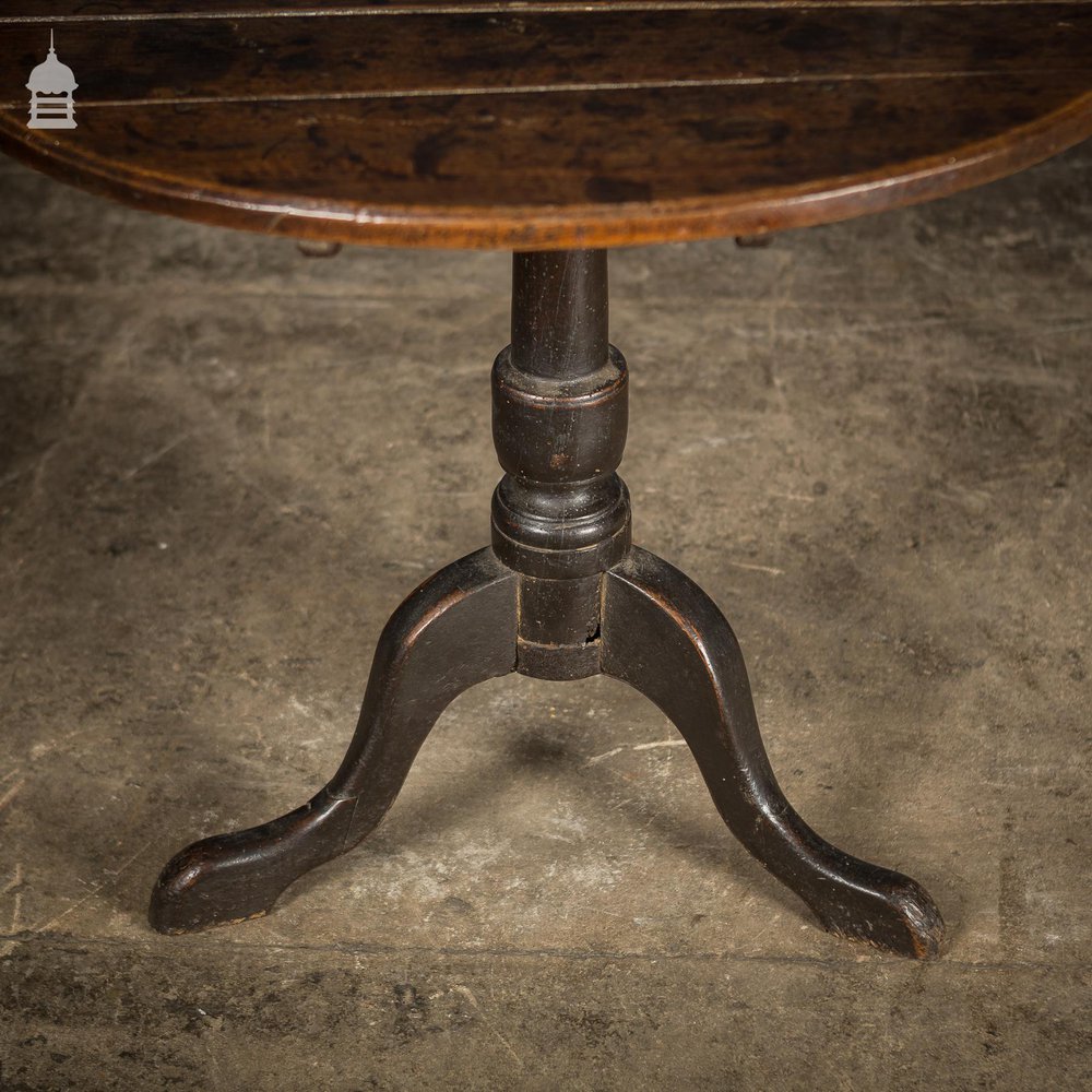 NR22821: 18th C Oak Tavern Table with Flip Top and Tripod Base