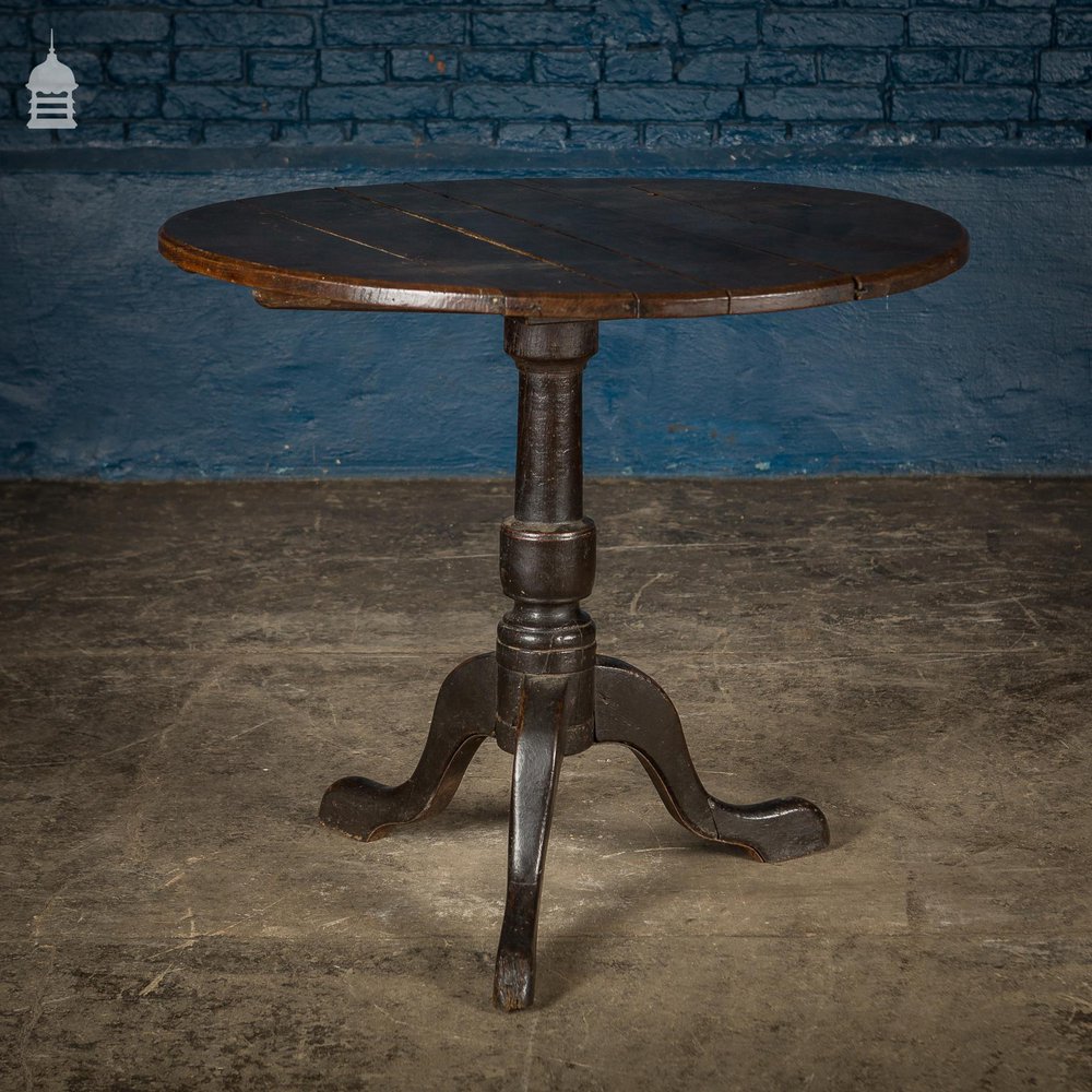 NR22821: 18th C Oak Tavern Table with Flip Top and Tripod Base