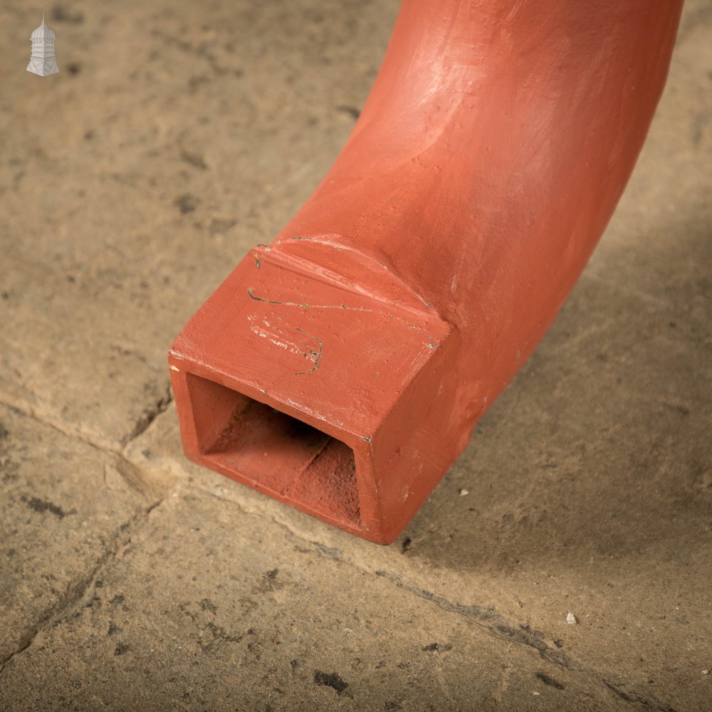 Running Outlet Offset Swan Neck, Dragon Head Design Downpipe Joints, Cast Iron Finished in Red Oxide Paint