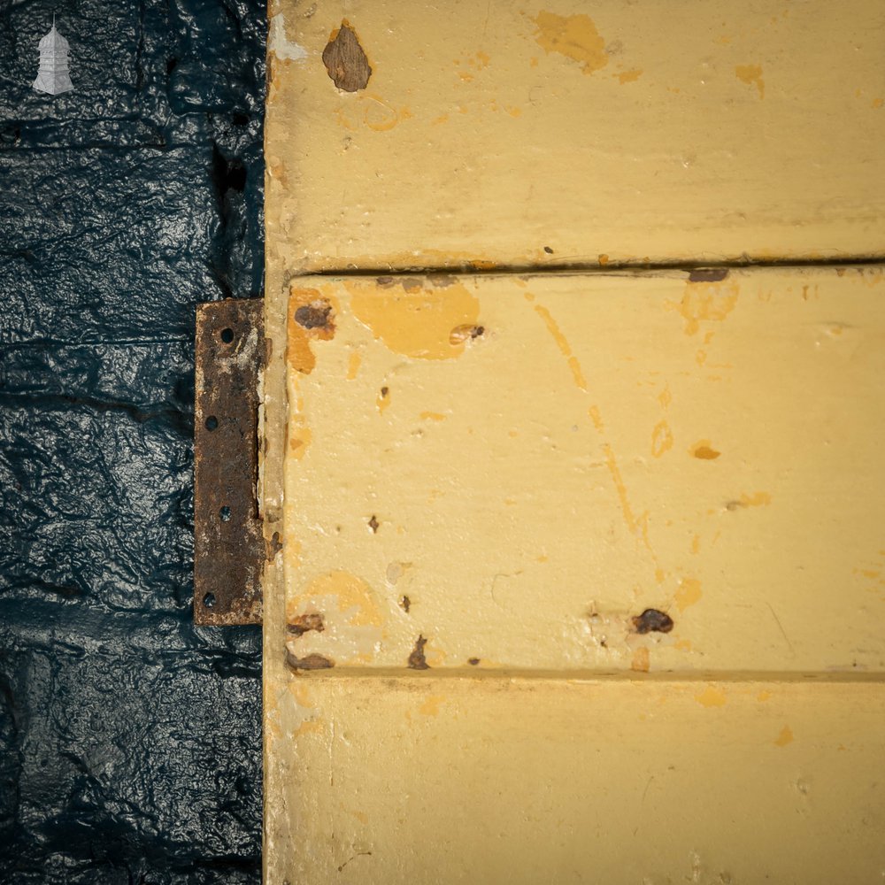 Plank & Ledge Door, Distressed Paint Finish, Strap Hinges