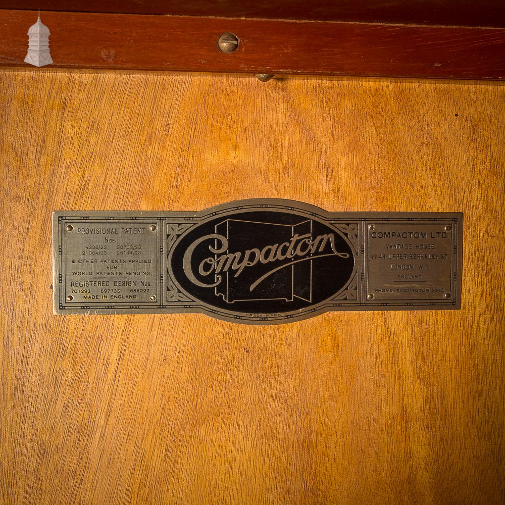 Traveling Compactom Model YN Gentleman’s Wardrobe