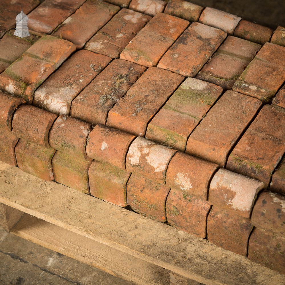 Batch of 20 Red Special Corner Return Bricks
