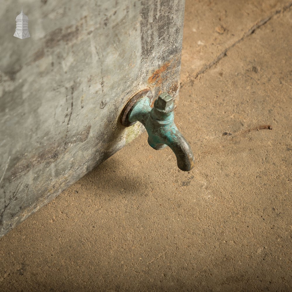 Riveted Galvanised Tank, 25-Gallon