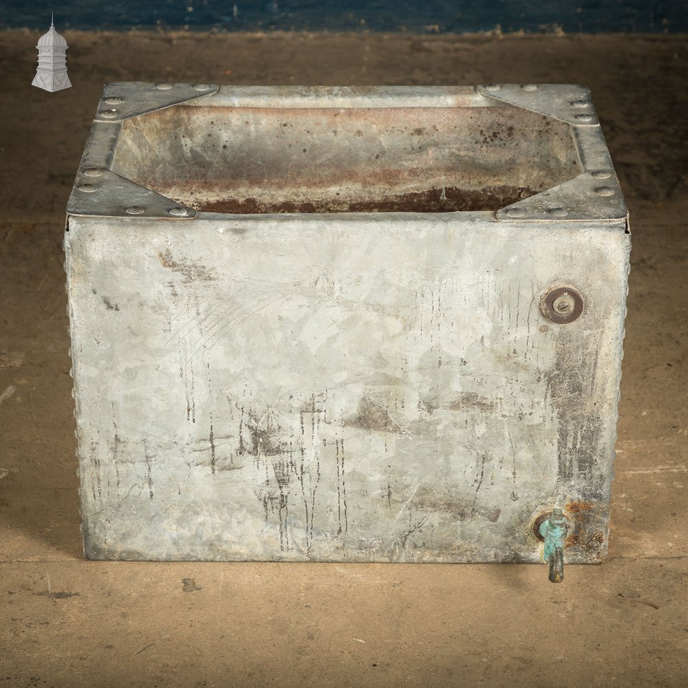 Riveted Galvanised Tank, 25-Gallon