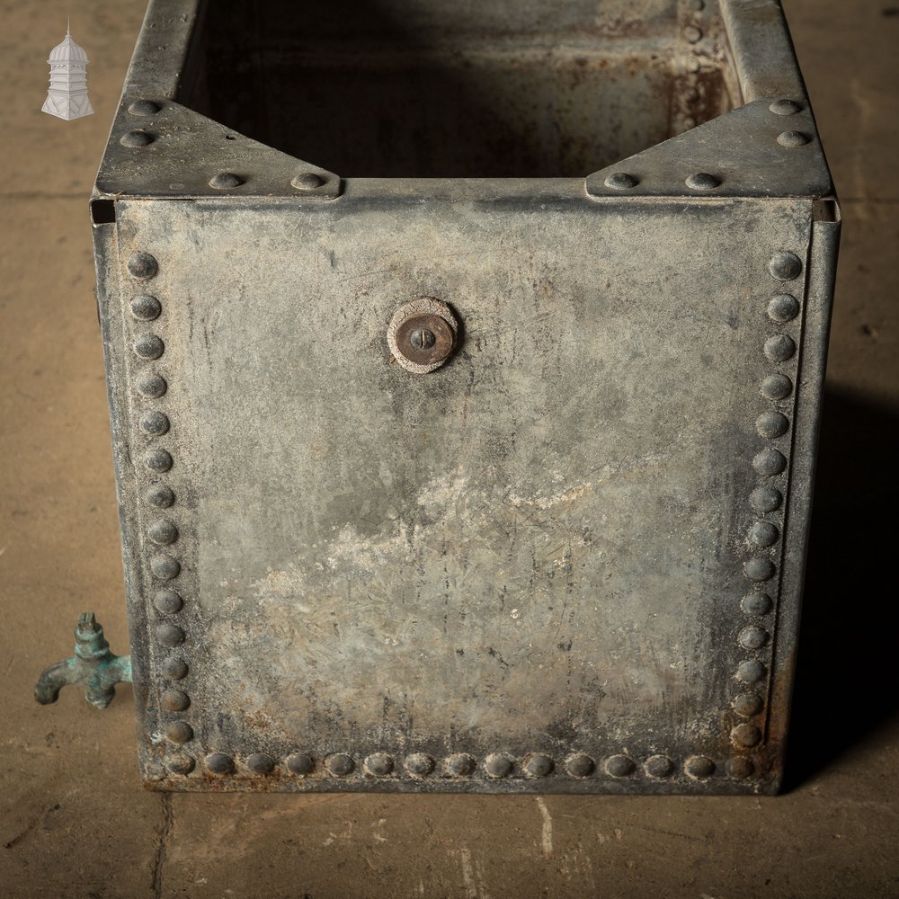 Riveted Galvanised Tank, 25-Gallon