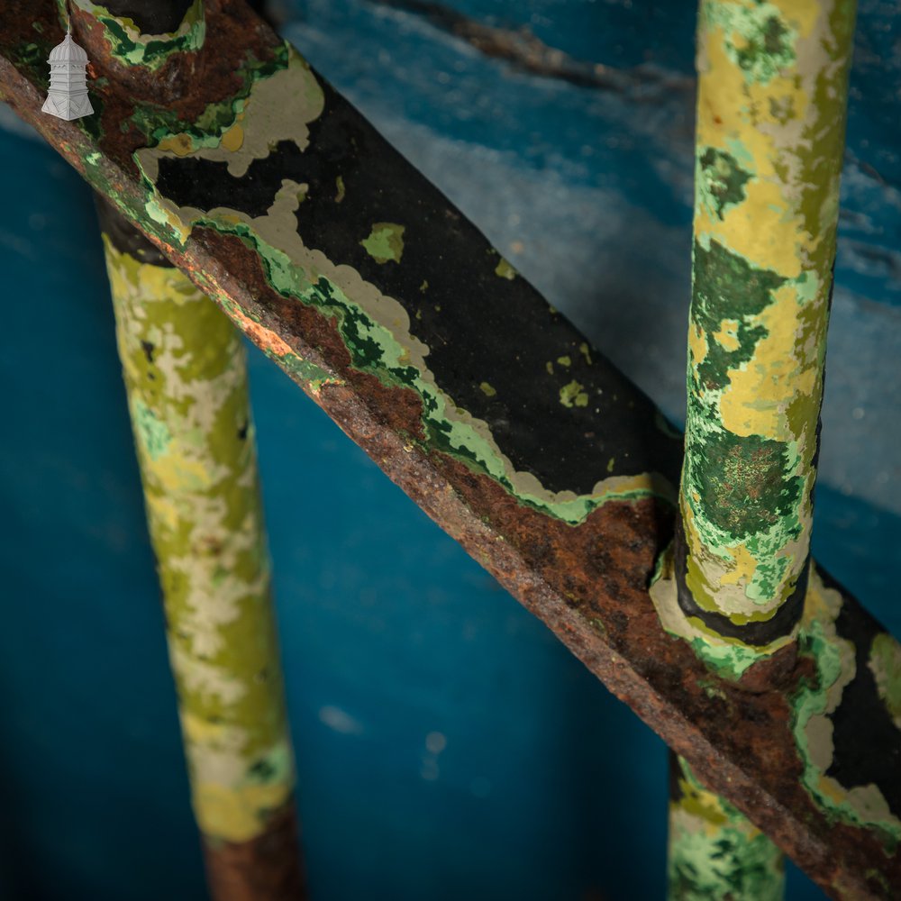 Spike Top Gate, Distressed Green Paint