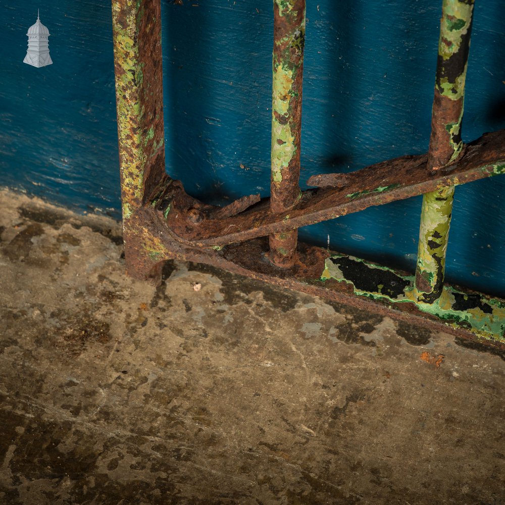 Spike Top Gate, Distressed Green Paint