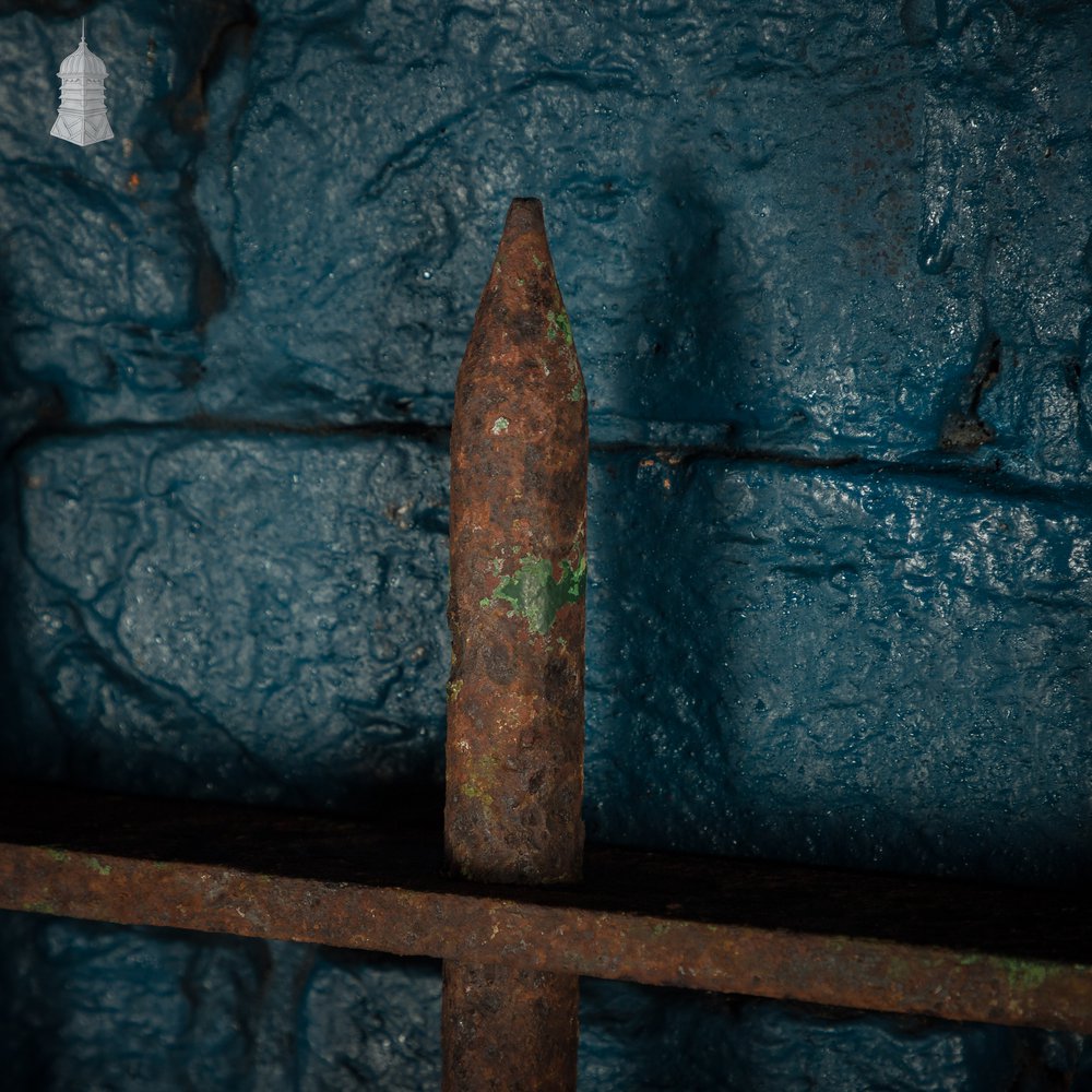 Spike Top Gate, Distressed Green Paint