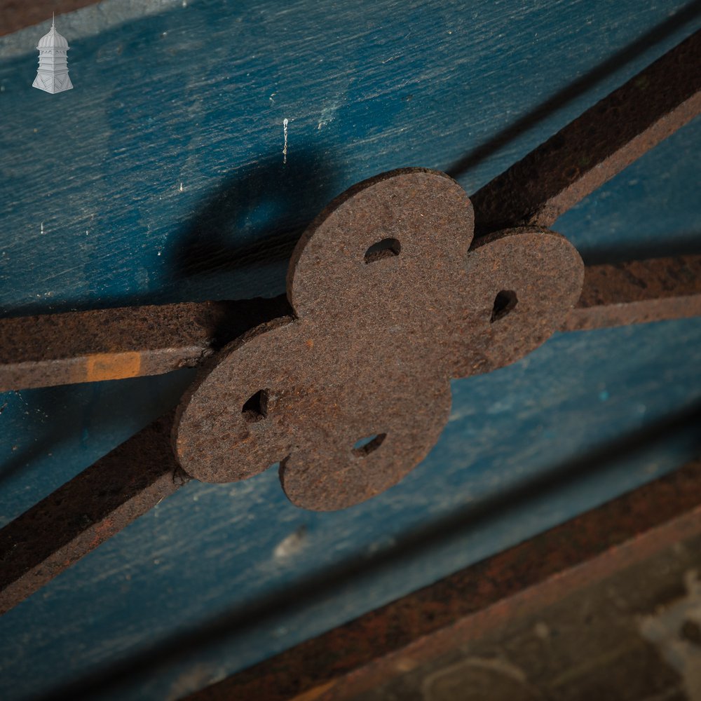 Wall Top Railing, Quatrefoil Detail