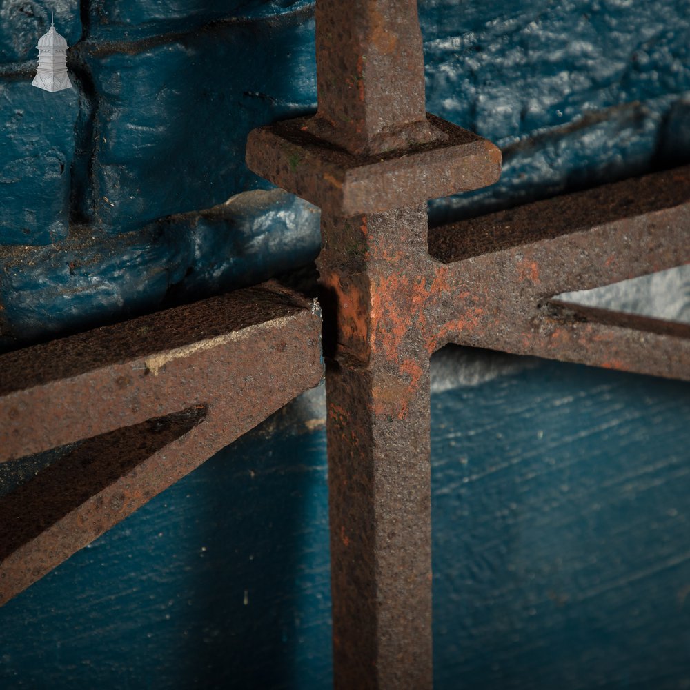 Wall Top Railing, Quatrefoil Detail