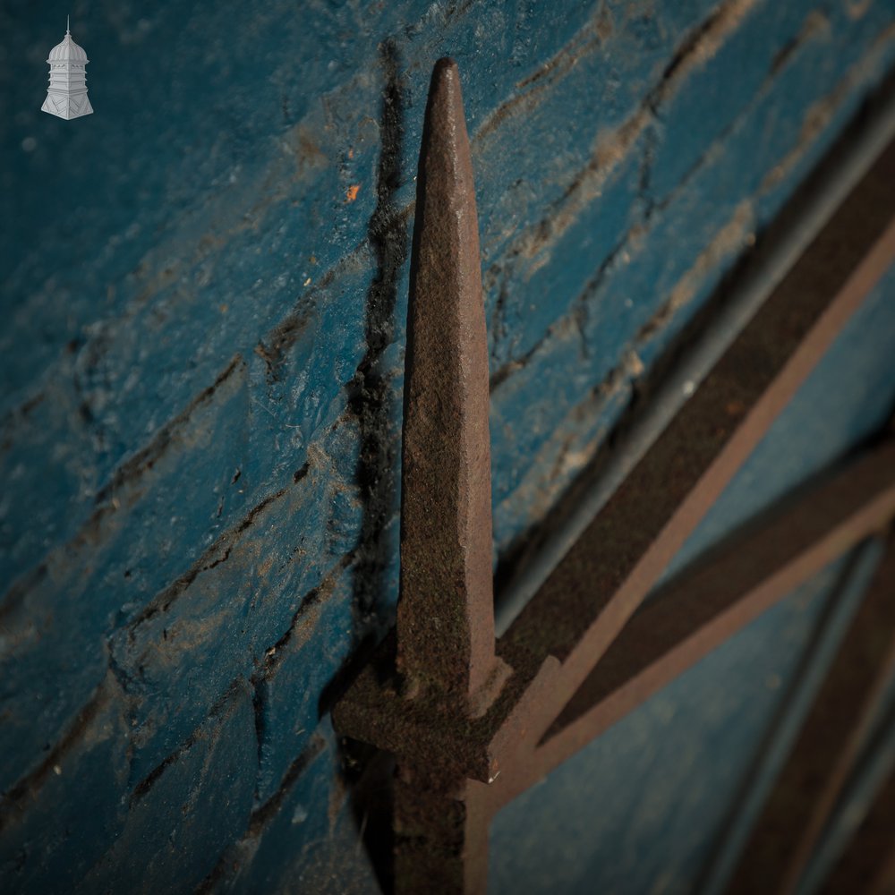 Wall Top Railing, Quatrefoil Detail