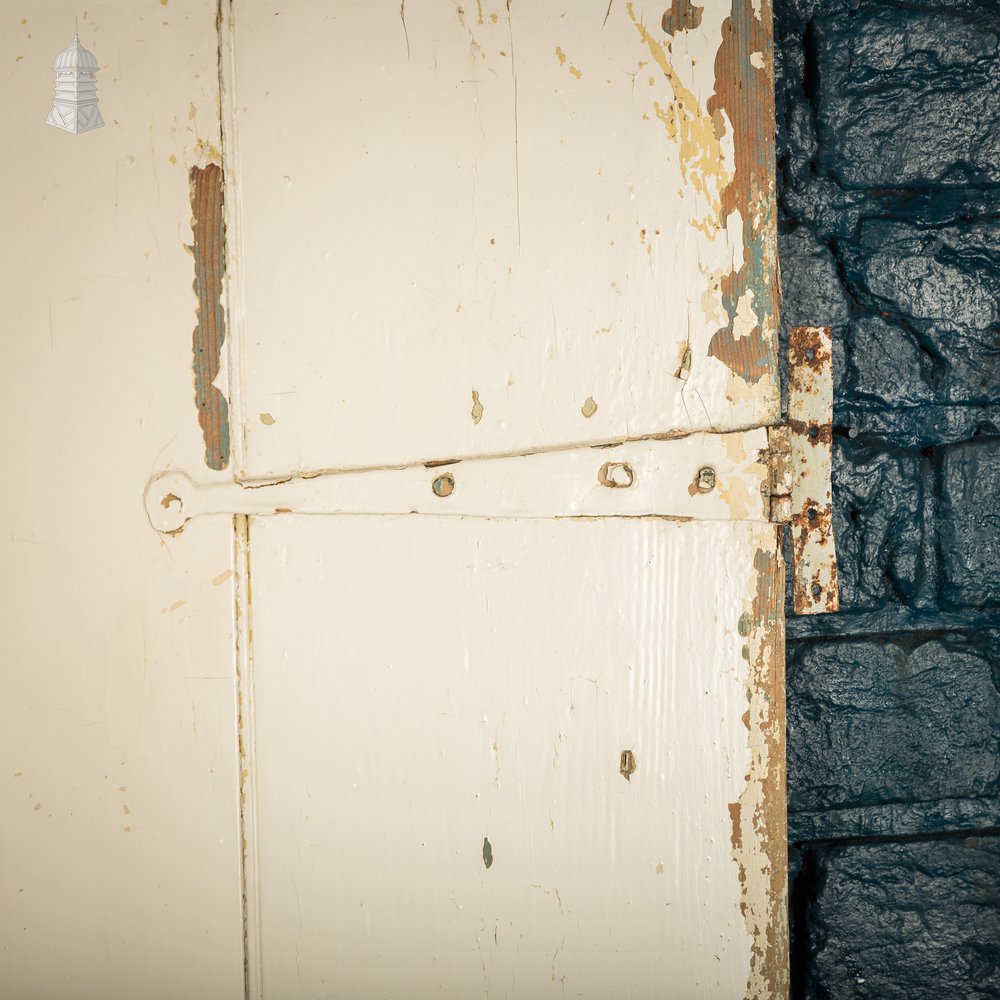 Plank & Ledge Door, White Painted Beadboard