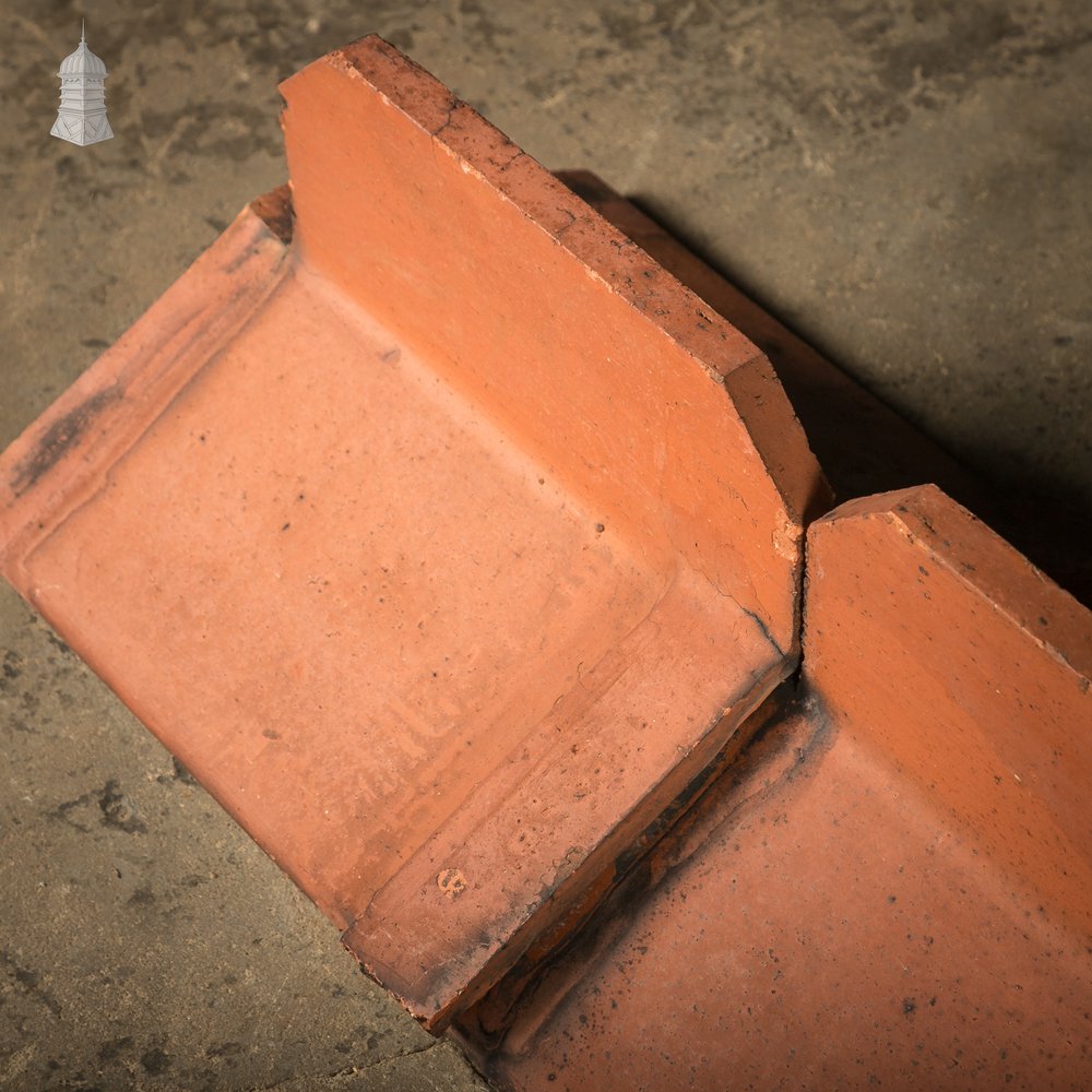 Plain Crested Interlocking Terracotta Ridge Tiles