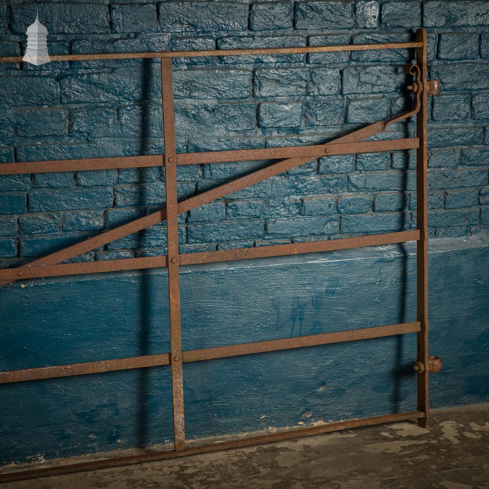Field Entranceway Gate, 9.5ft Iron 5 Bar Gate